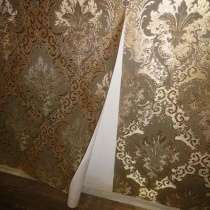 Почему отклеиваются обои от стены — причины и решение