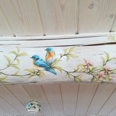 Деревянные балки на потолке в интерьере дома декорирование росписью