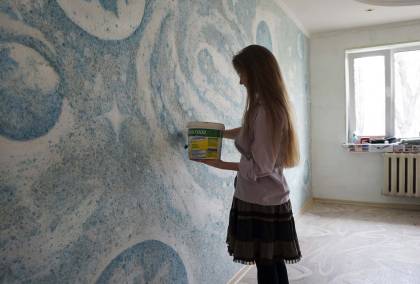 Космический дизайн жидкими обоями Silk Plaster - ремонт гостиной – фото 3