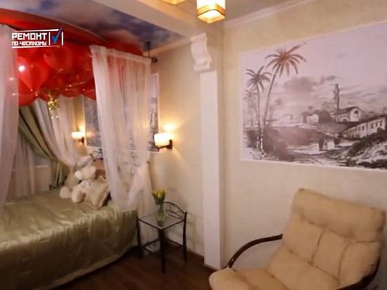 Интерьер спальни-гостиной для молодой семьи с жидкими обоями SILK PLASTER EcoDecor и Premium