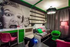 Школа ремонта на канале ТНТ | серия "Девичий Клуб" и снова жидкие обои – фото 3