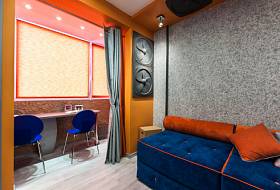 Школа ремонта,  «Под крылом самолета»